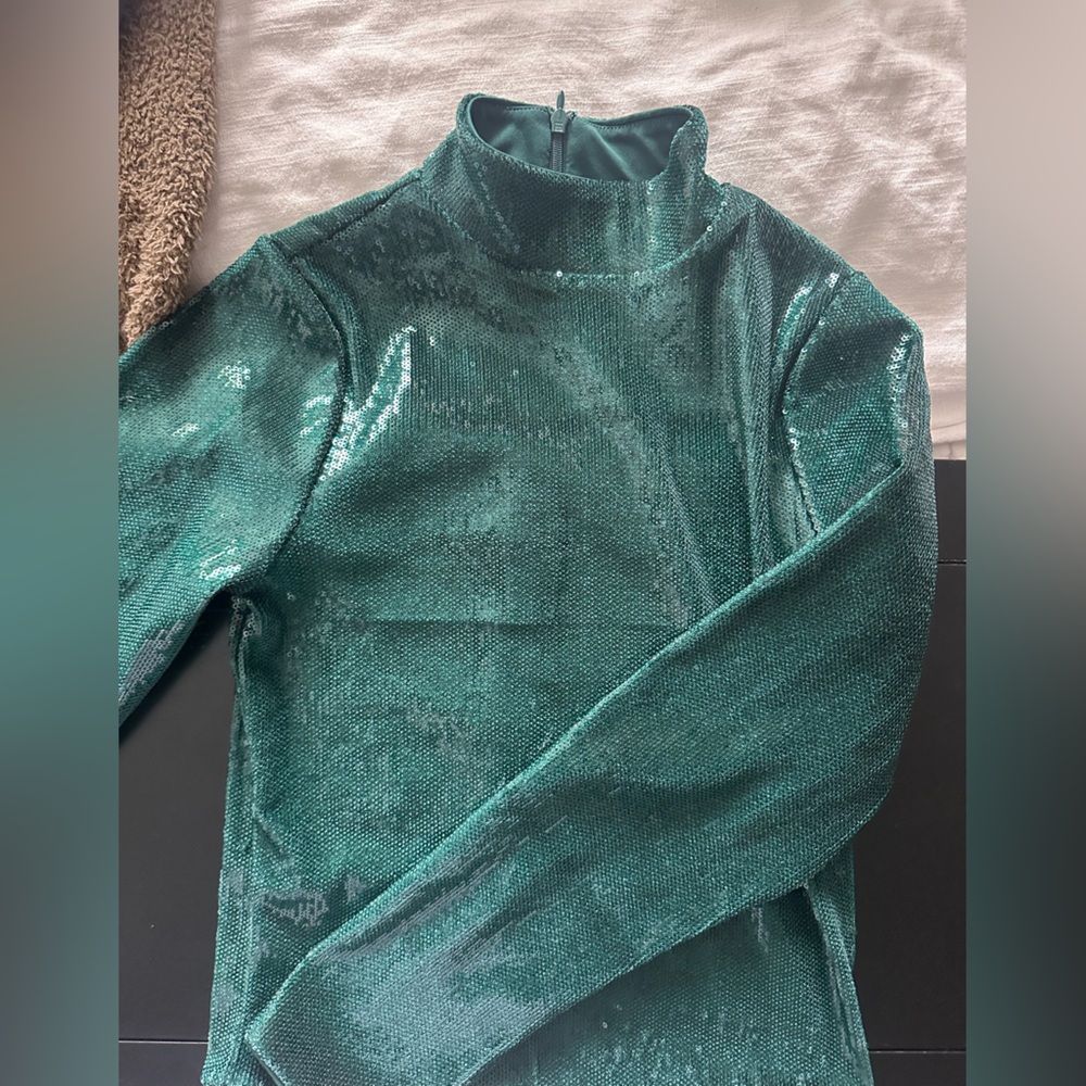 Sequin emerald green turtle neck shirt